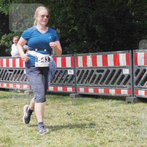 21.06.2025 - 27. Vierlanden-Triathlon KatJ http://msf.ph/oto/8053223 15.06.2025 12:20:21 Ziel 543 meine-sportfotos.de