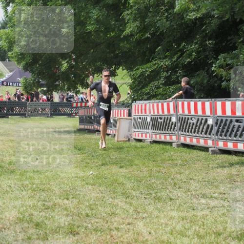 21.06.2025 - 27. Vierlanden-Triathlon KatJ http://msf.ph/oto/8053226 15.06.2025 12:20:51 Ziel 868 meine-sportfotos.de