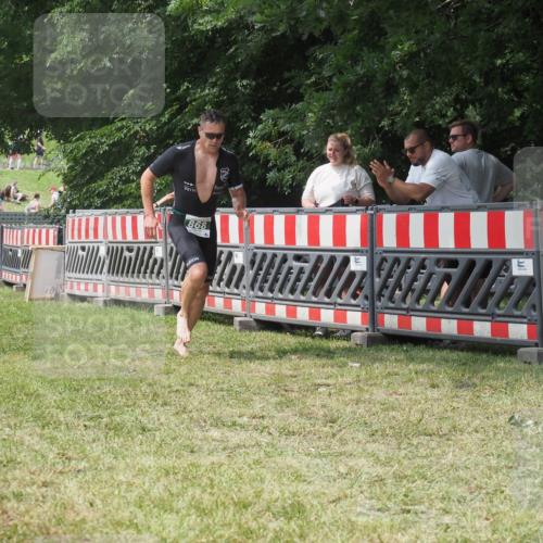 21.06.2025 - 27. Vierlanden-Triathlon KatJ http://msf.ph/oto/8053231 15.06.2025 12:20:52 Ziel 868 meine-sportfotos.de