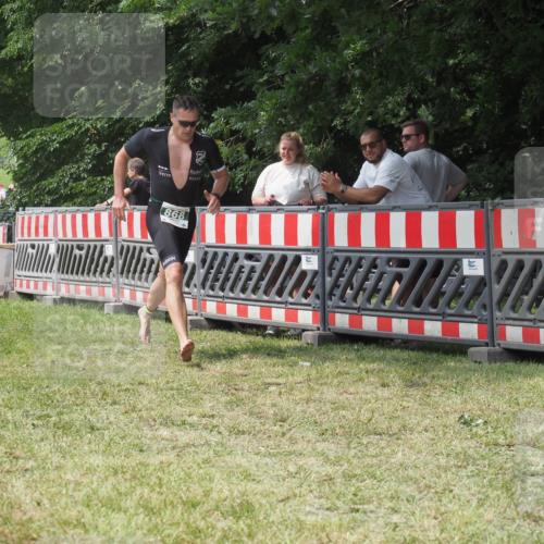 21.06.2025 - 27. Vierlanden-Triathlon KatJ http://msf.ph/oto/8053232 15.06.2025 12:20:52 Ziel 868 meine-sportfotos.de