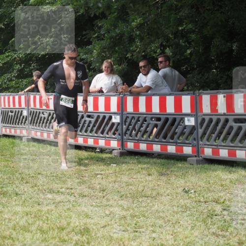 21.06.2025 - 27. Vierlanden-Triathlon KatJ http://msf.ph/oto/8053233 15.06.2025 12:20:52 Ziel 868 meine-sportfotos.de