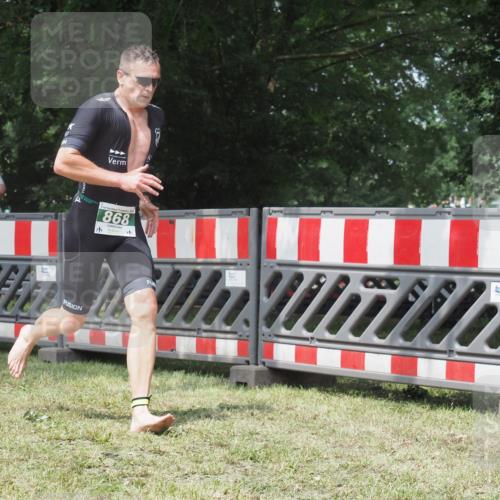 21.06.2025 - 27. Vierlanden-Triathlon KatJ http://msf.ph/oto/8053238 15.06.2025 12:20:53 Ziel 868 meine-sportfotos.de