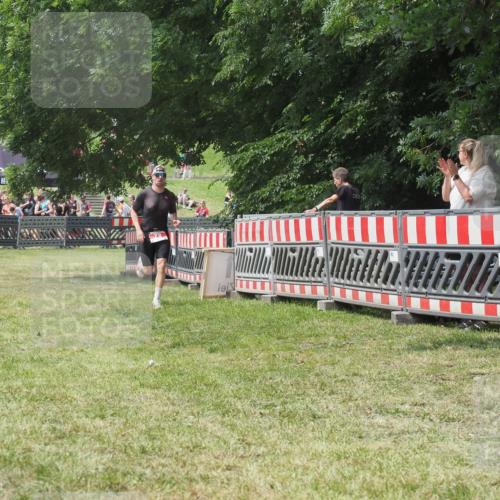 21.06.2025 - 27. Vierlanden-Triathlon KatJ http://msf.ph/oto/8053240 15.06.2025 12:21:02 Ziel 78, 120 meine-sportfotos.de