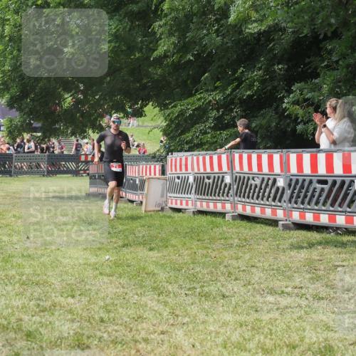 21.06.2025 - 27. Vierlanden-Triathlon KatJ http://msf.ph/oto/8053241 15.06.2025 12:21:02 Ziel 78, 120 meine-sportfotos.de