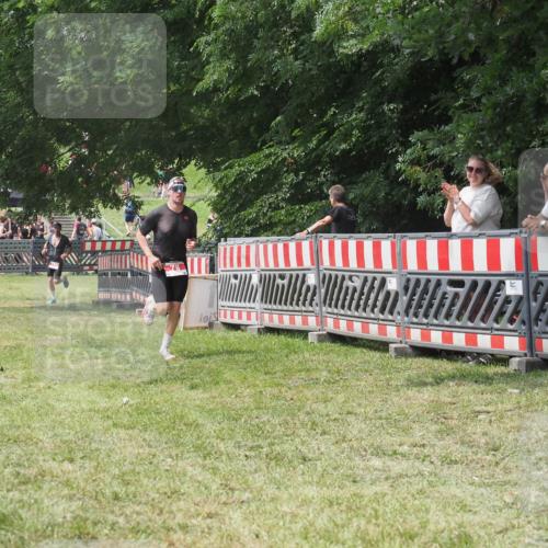21.06.2025 - 27. Vierlanden-Triathlon KatJ http://msf.ph/oto/8053242 15.06.2025 12:21:02 Ziel 78, 120 meine-sportfotos.de