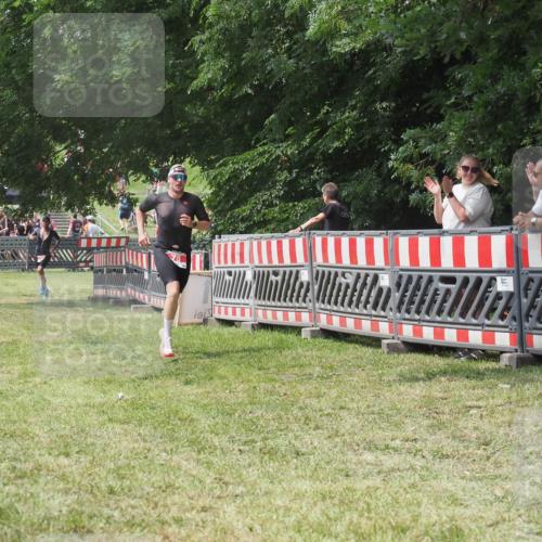 21.06.2025 - 27. Vierlanden-Triathlon KatJ http://msf.ph/oto/8053243 15.06.2025 12:21:03 Ziel 78, 120 meine-sportfotos.de