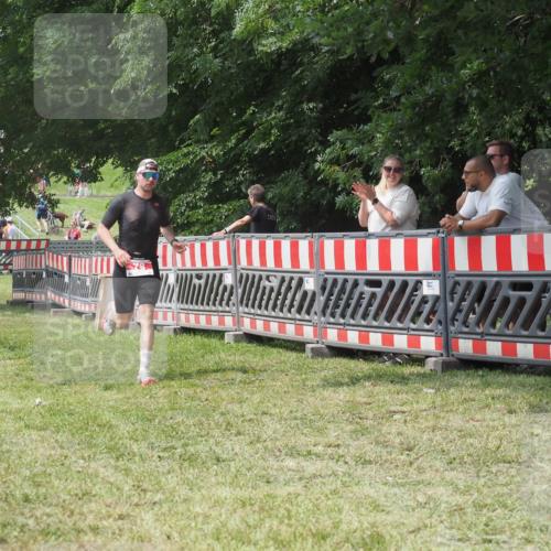 21.06.2025 - 27. Vierlanden-Triathlon KatJ http://msf.ph/oto/8053244 15.06.2025 12:21:03 Ziel 78, 120 meine-sportfotos.de