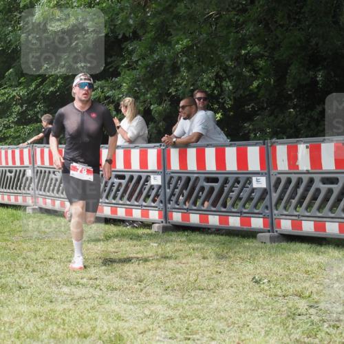 21.06.2025 - 27. Vierlanden-Triathlon KatJ http://msf.ph/oto/8053247 15.06.2025 12:21:04 Ziel 78, 120 meine-sportfotos.de