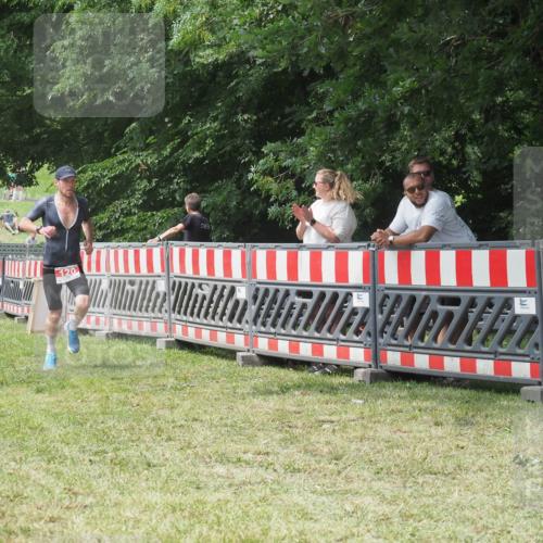 21.06.2025 - 27. Vierlanden-Triathlon KatJ http://msf.ph/oto/8053255 15.06.2025 12:21:08 Ziel 120 meine-sportfotos.de