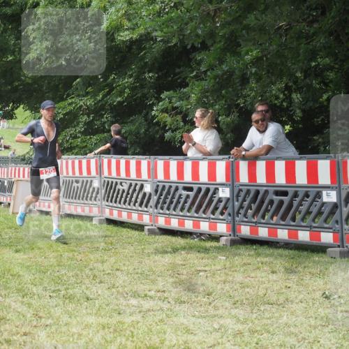 21.06.2025 - 27. Vierlanden-Triathlon KatJ http://msf.ph/oto/8053256 15.06.2025 12:21:08 Ziel 120 meine-sportfotos.de