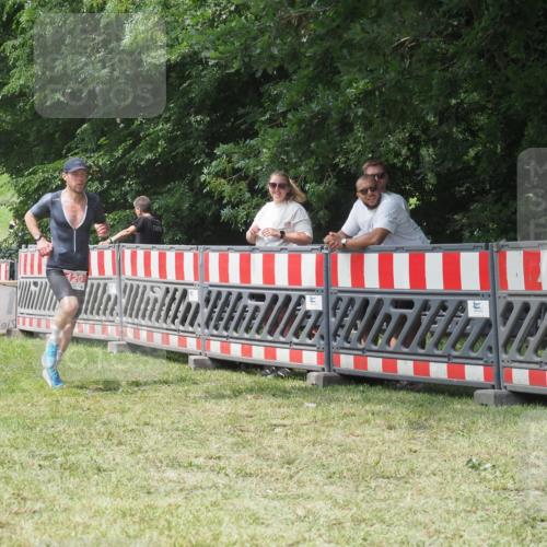 21.06.2025 - 27. Vierlanden-Triathlon KatJ http://msf.ph/oto/8053257 15.06.2025 12:21:08 Ziel 120 meine-sportfotos.de