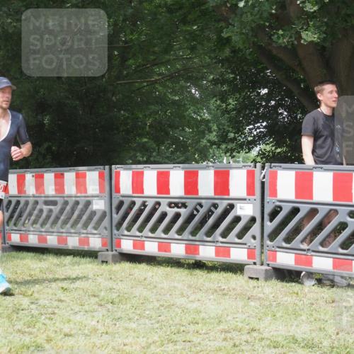 21.06.2025 - 27. Vierlanden-Triathlon KatJ http://msf.ph/oto/8053259 15.06.2025 12:21:10 Ziel 120 meine-sportfotos.de