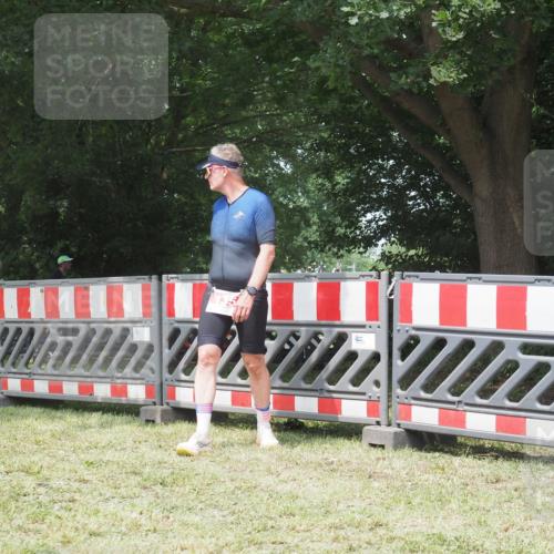 21.06.2025 - 27. Vierlanden-Triathlon KatJ http://msf.ph/oto/8053267 15.06.2025 12:23:07 Ziel  meine-sportfotos.de