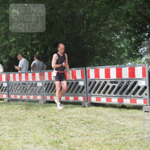 21.06.2025 - 27. Vierlanden-Triathlon KatJ http://msf.ph/oto/8053269 15.06.2025 12:23:14 Ziel 168 meine-sportfotos.de