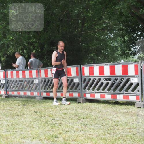 21.06.2025 - 27. Vierlanden-Triathlon KatJ http://msf.ph/oto/8053270 15.06.2025 12:23:14 Ziel 168 meine-sportfotos.de