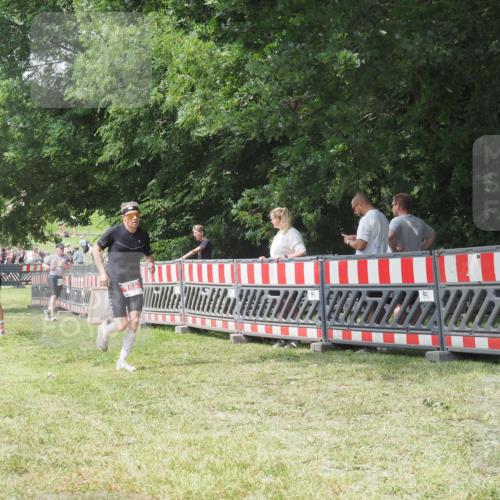21.06.2025 - 27. Vierlanden-Triathlon KatJ http://msf.ph/oto/8053274 15.06.2025 12:23:19 Ziel 168 meine-sportfotos.de