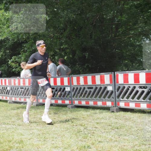 21.06.2025 - 27. Vierlanden-Triathlon KatJ http://msf.ph/oto/8053283 15.06.2025 12:23:20 Ziel 168 meine-sportfotos.de