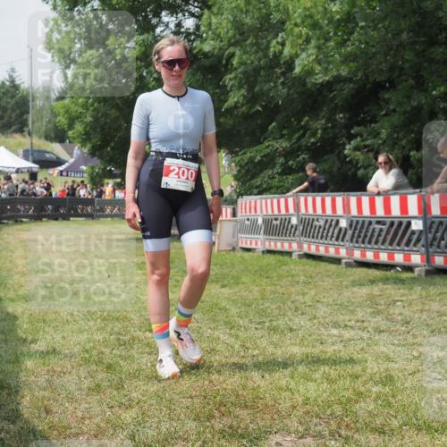 21.06.2025 - 27. Vierlanden-Triathlon KatJ http://msf.ph/oto/8053288 15.06.2025 12:23:56 Ziel  meine-sportfotos.de