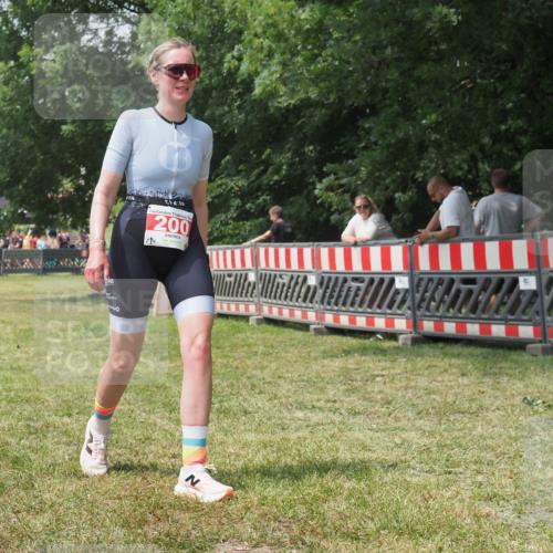 21.06.2025 - 27. Vierlanden-Triathlon KatJ http://msf.ph/oto/8053291 15.06.2025 12:23:57 Ziel  meine-sportfotos.de