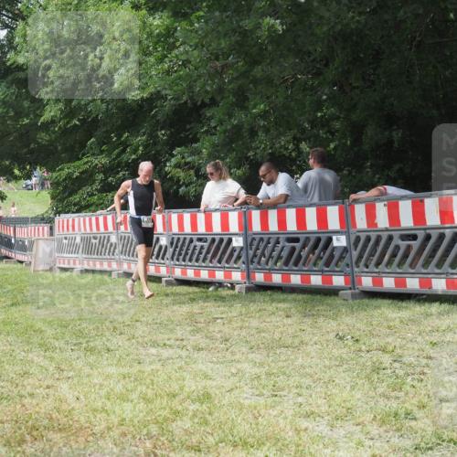 21.06.2025 - 27. Vierlanden-Triathlon KatJ http://msf.ph/oto/8053294 15.06.2025 12:24:40 Ziel 866 meine-sportfotos.de