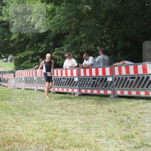 21.06.2025 - 27. Vierlanden-Triathlon KatJ http://msf.ph/oto/8053295 15.06.2025 12:24:40 Ziel 866 meine-sportfotos.de