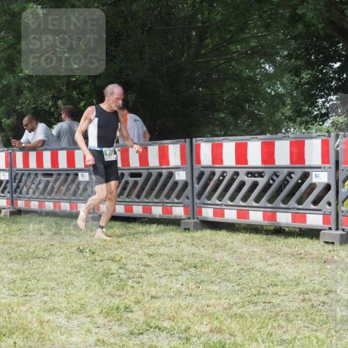21.06.2025 - 27. Vierlanden-Triathlon KatJ http://msf.ph/oto/8053300 15.06.2025 12:24:42 Ziel 17, 866 meine-sportfotos.de