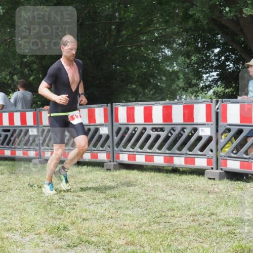 15.06.2025 - 27. Vierlanden-Triathlon KatJ http://msf.ph/oto/8053315 15.06.2025 12:24:50 Ziel 17 meine-sportfotos.de