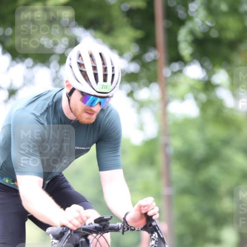 15.06.2025 - 7 Türme Triathlon Yannick Fuchs http://msf.ph/oto/8053608 15.06.2025 13:44:02 Radfahren 211 meine-sportfotos.de