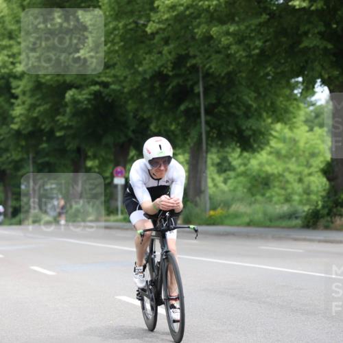 15.06.2025 - 7 Türme Triathlon Yannick Fuchs http://msf.ph/oto/8055628 15.06.2025 11:09:17 Radfahren  meine-sportfotos.de