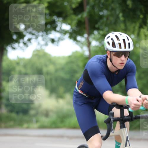 15.06.2025 - 7 Türme Triathlon Yannick Fuchs http://msf.ph/oto/8055731 15.06.2025 11:11:22 Radfahren  meine-sportfotos.de