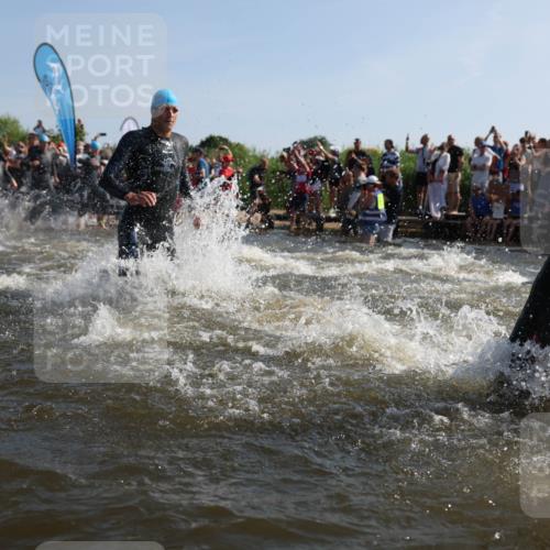 22.06.2025 - Viking Triathlon Michael Strokosch http://msf.ph/oto/8055862 22.06.2025 10:00:19 Schwimmen 2, 4, 10, 15, 28, 49, 81, 100, 122, 175, 288, 329, 367, 420, 455, 473, 485, 521, 544, 557, 609, 610, 611, 617 meine-sportfotos.de