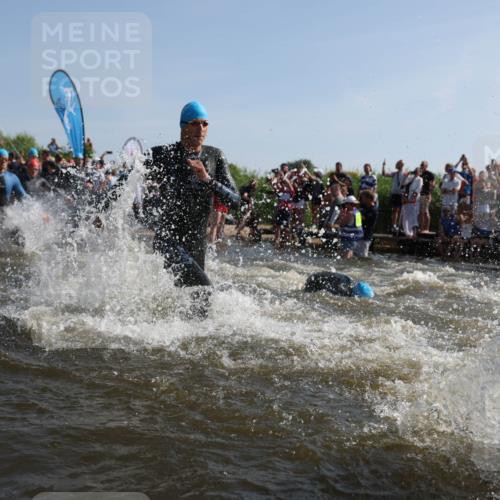 22.06.2025 - Viking Triathlon Michael Strokosch http://msf.ph/oto/8055863 22.06.2025 10:00:20 Schwimmen 2, 4, 6, 10, 14, 15, 28, 46, 49, 81, 100, 122, 175, 176, 286, 288, 329, 367, 420, 455, 473, 485, 521, 544, 557, 609, 610, 611, 617 meine-sportfotos.de