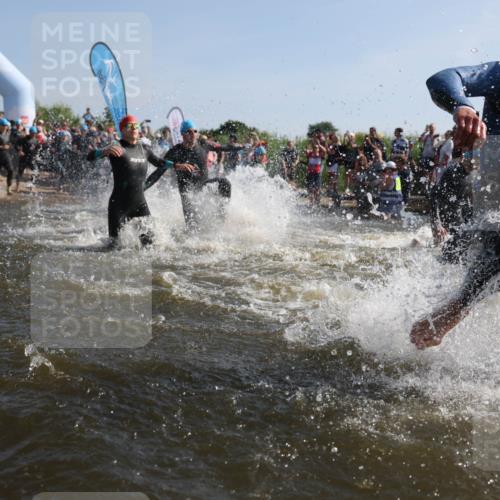 22.06.2025 - Viking Triathlon Michael Strokosch http://msf.ph/oto/8055869 22.06.2025 10:00:23 Schwimmen 2, 4, 6, 10, 14, 15, 28, 46, 49, 52, 81, 100, 122, 152, 175, 176, 198, 230, 286, 288, 329, 367, 420, 455, 473, 485, 544, 557, 609, 610, 611, 617, 661 meine-sportfotos.de