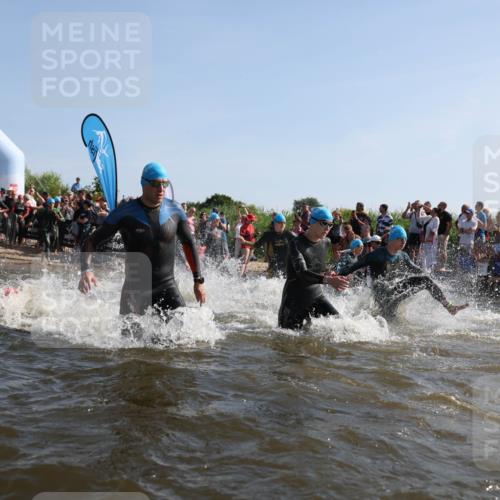 22.06.2025 - Viking Triathlon Michael Strokosch http://msf.ph/oto/8055885 22.06.2025 10:00:28 Schwimmen 1, 6, 13, 14, 15, 28, 30, 46, 52, 81, 152, 175, 176, 198, 230, 286, 288, 367, 374, 401, 455, 473, 534, 557, 610, 611, 617, 623, 661 meine-sportfotos.de
