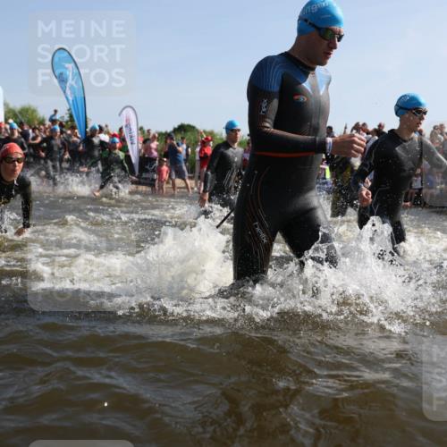 22.06.2025 - Viking Triathlon Michael Strokosch http://msf.ph/oto/8055888 22.06.2025 10:00:29 Schwimmen 1, 6, 13, 14, 15, 28, 30, 45, 46, 52, 81, 152, 175, 176, 196, 198, 230, 286, 288, 367, 374, 401, 455, 473, 534, 557, 610, 617, 623, 651, 661 meine-sportfotos.de