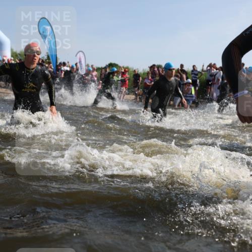 22.06.2025 - Viking Triathlon Michael Strokosch http://msf.ph/oto/8055889 22.06.2025 10:00:29 Schwimmen 1, 6, 13, 14, 15, 28, 30, 45, 46, 52, 81, 152, 175, 176, 196, 198, 230, 286, 288, 367, 374, 401, 455, 473, 534, 557, 610, 617, 623, 651, 661 meine-sportfotos.de