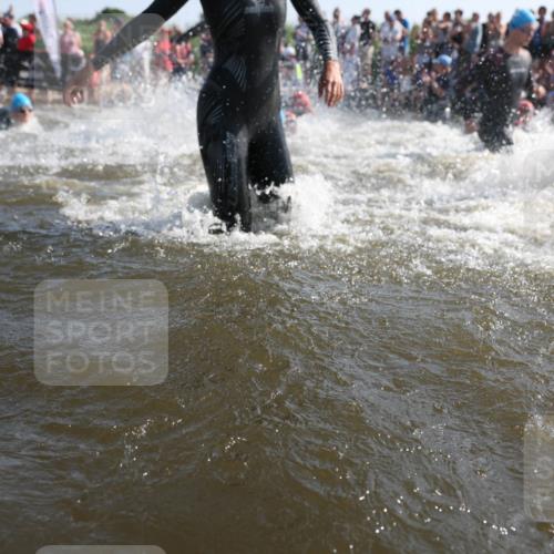 22.06.2025 - Viking Triathlon Michael Strokosch http://msf.ph/oto/8055901 22.06.2025 10:00:37 Schwimmen 1, 7, 8, 9, 11, 13, 30, 45, 52, 87, 145, 178, 196, 200, 368, 374, 401, 414, 526, 534, 612, 613, 616, 623, 628, 641, 642, 651 meine-sportfotos.de