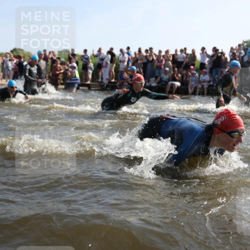 22.06.2025 - Viking Triathlon Michael Strokosch http://msf.ph/oto/8055916 22.06.2025 10:00:46 Schwimmen 8, 9, 132, 145, 184, 200, 258, 289, 301, 306, 352, 368, 414, 491, 526, 612, 613, 616, 630, 652 meine-sportfotos.de