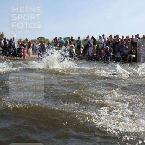 22.06.2025 - Viking Triathlon Michael Strokosch http://msf.ph/oto/8055917 22.06.2025 10:00:46 Schwimmen 8, 9, 132, 145, 184, 200, 258, 289, 301, 306, 352, 368, 414, 491, 526, 612, 613, 616, 630, 652 meine-sportfotos.de