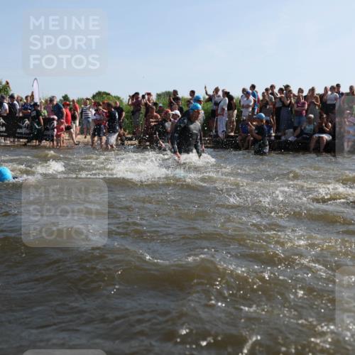 22.06.2025 - Viking Triathlon Michael Strokosch http://msf.ph/oto/8055919 22.06.2025 10:00:47 Schwimmen 8, 9, 132, 145, 184, 200, 258, 289, 301, 306, 352, 368, 414, 491, 526, 612, 613, 616, 630, 652 meine-sportfotos.de