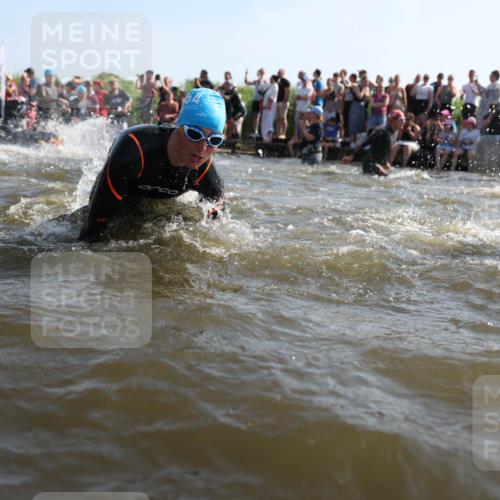 22.06.2025 - Viking Triathlon Michael Strokosch http://msf.ph/oto/8055923 22.06.2025 10:00:50 Schwimmen 9, 90, 132, 145, 184, 243, 258, 289, 300, 301, 306, 352, 368, 384, 491, 612, 613, 630, 652, 658 meine-sportfotos.de