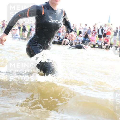 22.06.2025 - Viking Triathlon Michael Strokosch http://msf.ph/oto/8055925 22.06.2025 10:00:50 Schwimmen 9, 90, 132, 145, 184, 243, 258, 289, 300, 301, 306, 352, 368, 384, 491, 612, 613, 630, 652, 658 meine-sportfotos.de