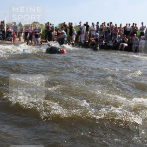 22.06.2025 - Viking Triathlon Michael Strokosch http://msf.ph/oto/8055926 22.06.2025 10:00:51 Schwimmen 9, 90, 132, 145, 184, 243, 258, 289, 300, 301, 306, 352, 384, 491, 612, 613, 630, 652, 658 meine-sportfotos.de