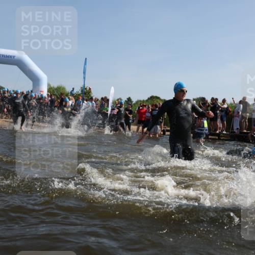 22.06.2025 - Viking Triathlon Michael Strokosch http://msf.ph/oto/8055940 22.06.2025 10:00:58 Schwimmen 12, 50, 63, 90, 113, 124, 132, 236, 243, 258, 300, 301, 347, 350, 352, 384, 458, 652, 658 meine-sportfotos.de