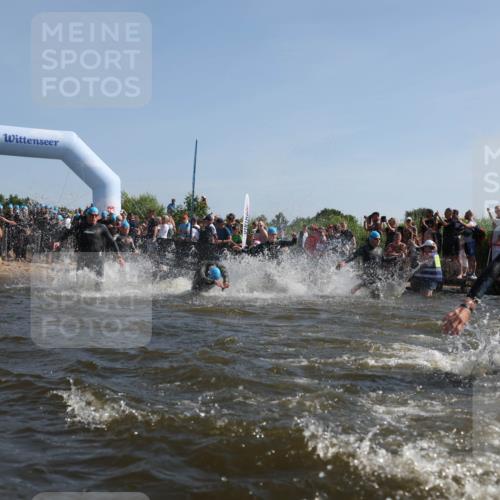 22.06.2025 - Viking Triathlon Michael Strokosch http://msf.ph/oto/8055942 22.06.2025 10:00:59 Schwimmen 12, 50, 63, 90, 113, 124, 236, 243, 294, 300, 347, 350, 384, 458, 658 meine-sportfotos.de
