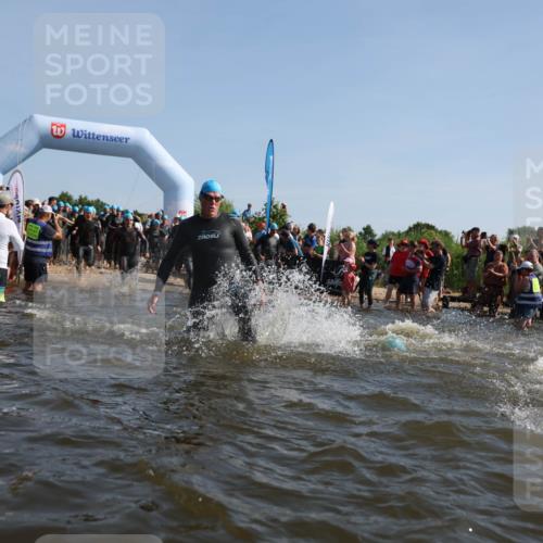 22.06.2025 - Viking Triathlon Michael Strokosch http://msf.ph/oto/8055954 22.06.2025 10:01:02 Schwimmen 12, 50, 63, 90, 113, 124, 236, 243, 294, 300, 347, 350, 384, 458, 658 meine-sportfotos.de
