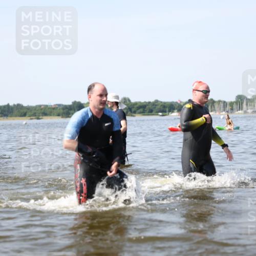 22.06.2025 - Viking Triathlon Michael Strokosch http://msf.ph/oto/8055983 22.06.2025 10:29:14 Schwimmen 7, 11, 12, 30, 33, 200, 243, 310, 458, 652 meine-sportfotos.de