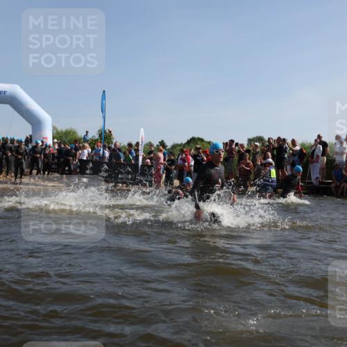 22.06.2025 - Viking Triathlon Michael Strokosch http://msf.ph/oto/8055984 22.06.2025 10:01:11 Schwimmen 12, 53, 63, 131, 147, 173, 214, 294, 330, 341, 350, 443, 444, 458, 488 meine-sportfotos.de