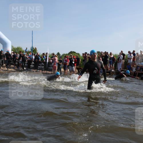 22.06.2025 - Viking Triathlon Michael Strokosch http://msf.ph/oto/8055986 22.06.2025 10:01:11 Schwimmen 12, 53, 63, 131, 147, 173, 214, 294, 330, 341, 350, 443, 444, 458, 488 meine-sportfotos.de