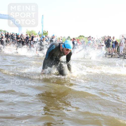 22.06.2025 - Viking Triathlon Michael Strokosch http://msf.ph/oto/8055994 22.06.2025 10:01:14 Schwimmen 38, 53, 131, 147, 173, 214, 284, 287, 311, 330, 341, 443, 444, 488, 643 meine-sportfotos.de